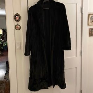 GORGEOUS BLACK VINTAGE MINK FUR COAT